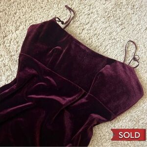 Vampire princess velvet esque slip dress. Maroon, SZ : 5? (unclear)